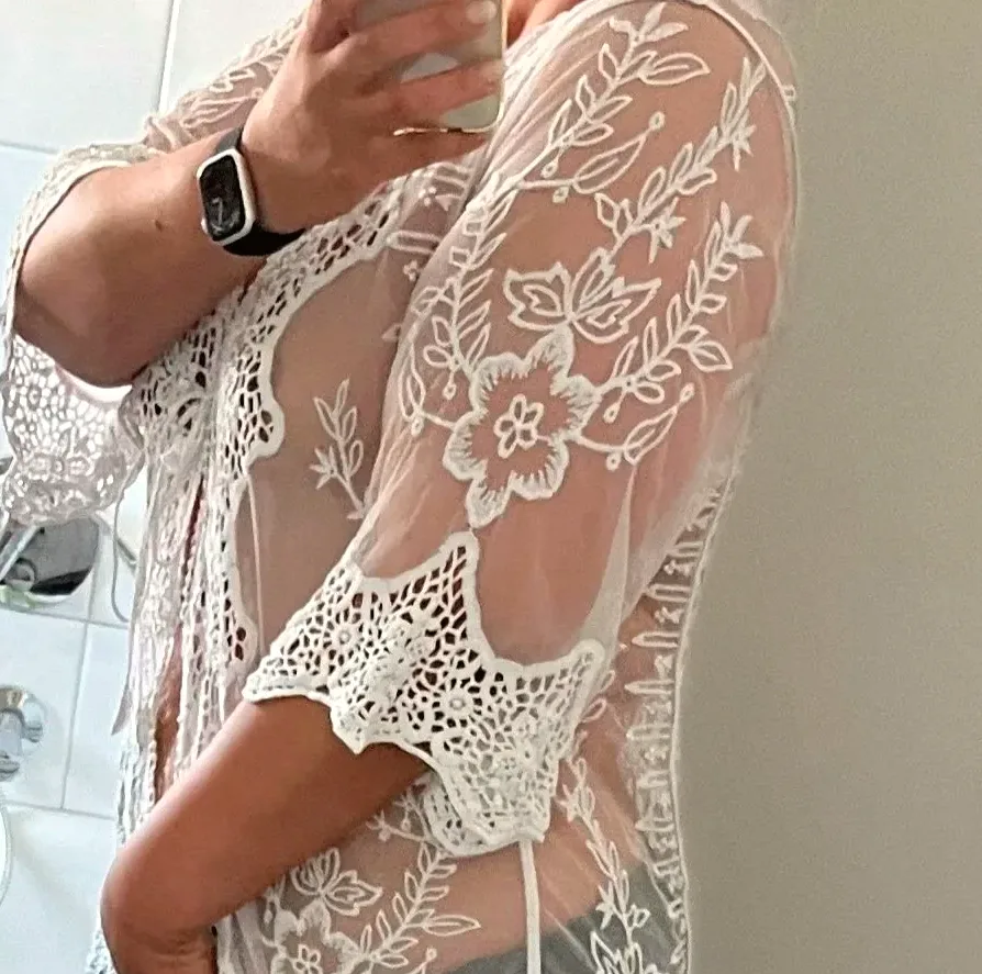 Amina, 36