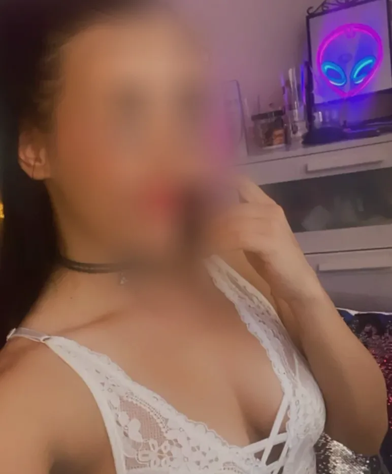 Laura, 21