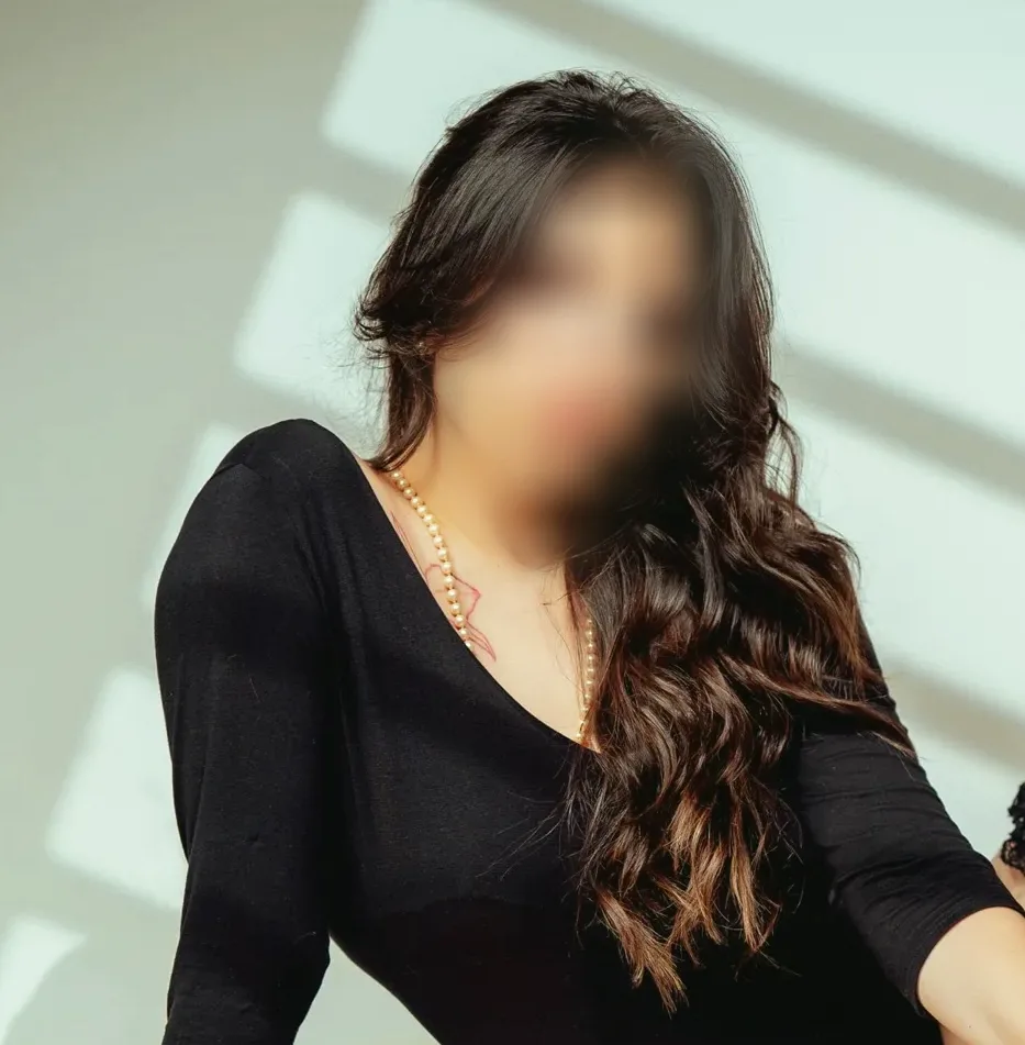 Shania, 33