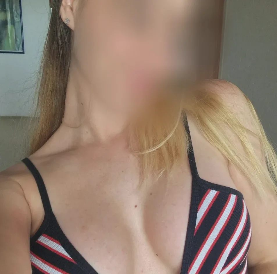 Sophie, 24