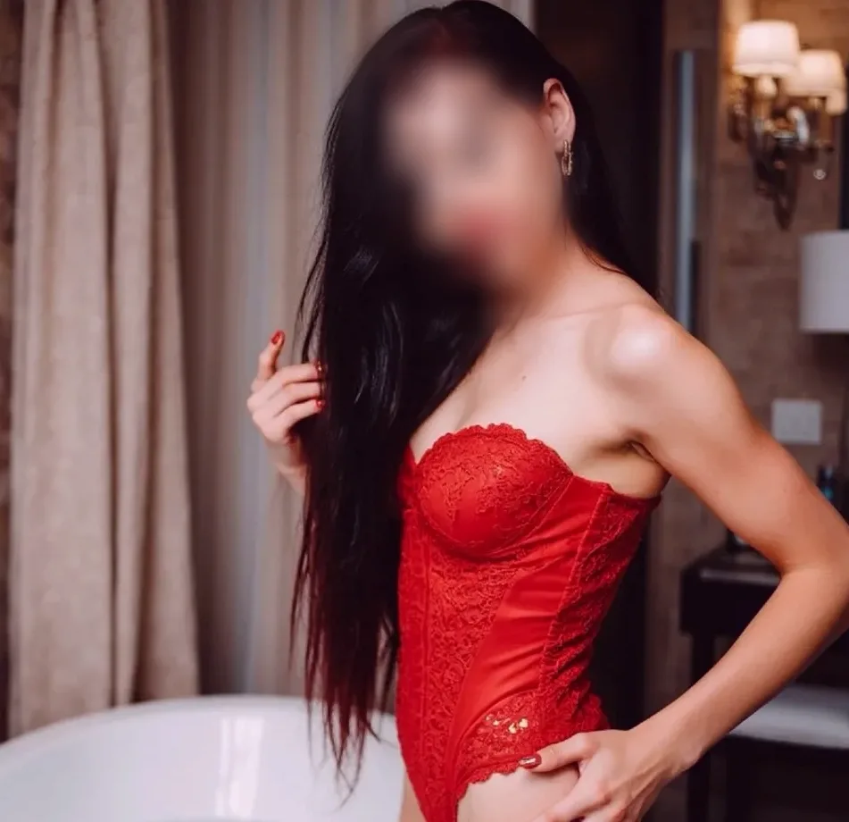 Sophie, 35
