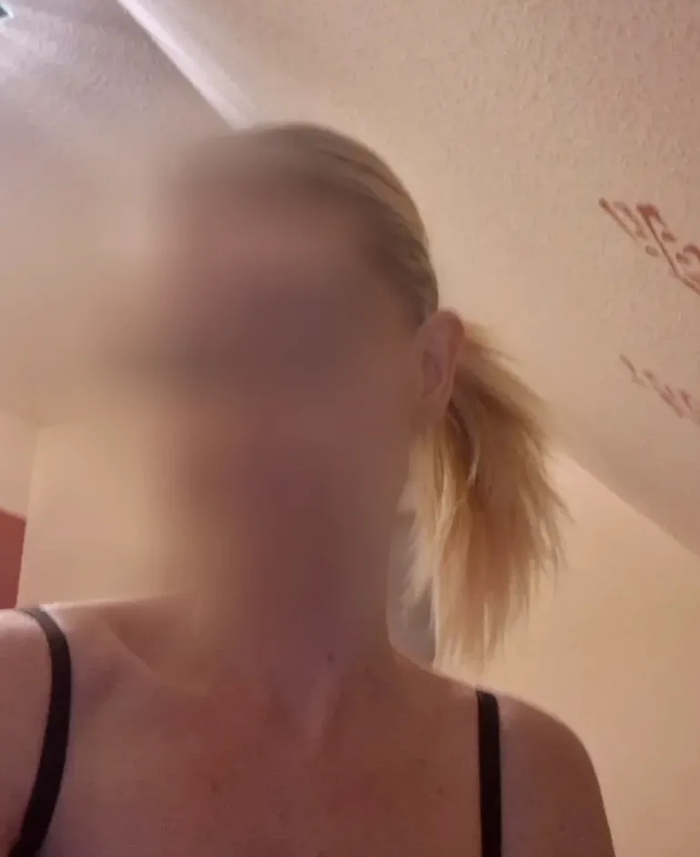 Wendy, 28
